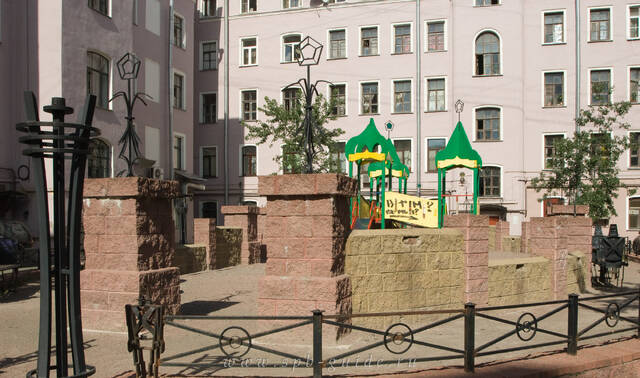 Изумрудный город — дворик «Изумрудный город» в Санкт-Петербурге