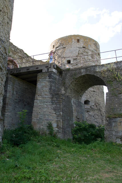 Крепость, подъемная часть моста