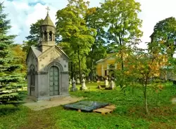 Армянское кладбище на острове Декабристов