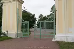 Ворота в Нижний парк в Ораниенбауме