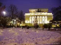Александринский театр в Санкт-Петербурге в ночной подсветке