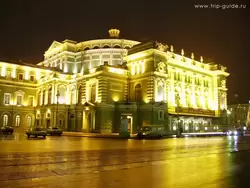Мариинский театр ночью