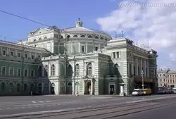 Театральная площадь в Санкт-Петербурге и Мариинский театр