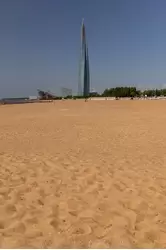 Вид на Лахта-центр и пляж с набережной в парке