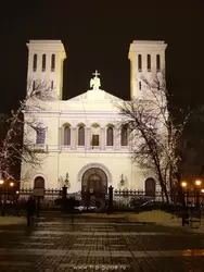 Лютеранская церковь Св. Петра в ночной подсветке