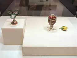 Пасхальное яйцо «Бутон розы» и рамка в форме сердца с тремя миниатюрами — часть утраченного яйца