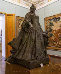 Скульптура «Анна Иоанновна с арапчонком»
