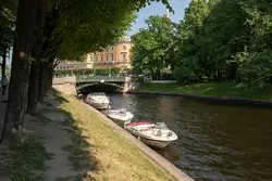 Катера для прогулок в Санкт-Петербурге на реке Мойка