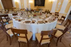 Десертный стол в Жёлтом зале