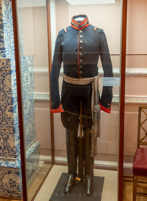 Мундир Лейб-гвардии Конно-егерского полка и ботфорты, принадлежавшие Александру I