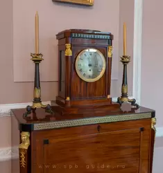 Настольные часы в кабинете Александра I