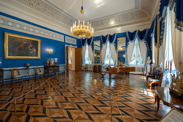 Синяя гостиная Екатерининского корпуса дворца Монплезир
