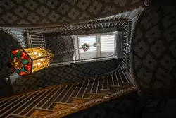 Дворец «Коттедж» в Петергофе, лестница в неоготическом стиле