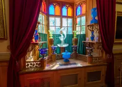 Коллекция цветного стекла Александры Фёдоровны, дворец «Коттедж» в Петергофе