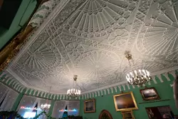 Потолок в Гостиной в готическом стиле во дворце «Коттедж» в Петергофе
