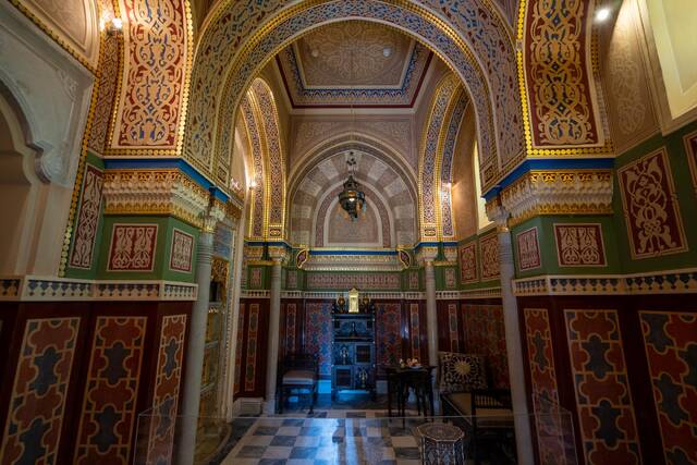 Турецкая баня в Царском Селе, Раздевальня в мавританском стиле