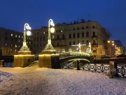 Краснофлотский мост в новогодней подсветке в Санкт-Петербурге