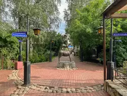 Памятник бременским музыкантам в ресторане «Русская рыбалка»