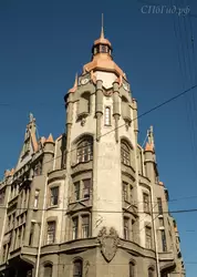 Готический замок на пересечении Садовой улицы и Вознесенского проспекта — Дом городских учреждений