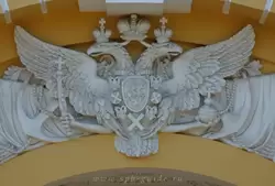 Двуглавый орел - герб России на Адмиралтействе