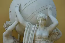 Скульптуры нимф, держащих глобусы - Адмиралтейство