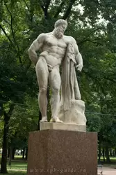 Геракл в Александровском саду