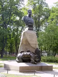 Памятник Пржевальскому в Александровском саду