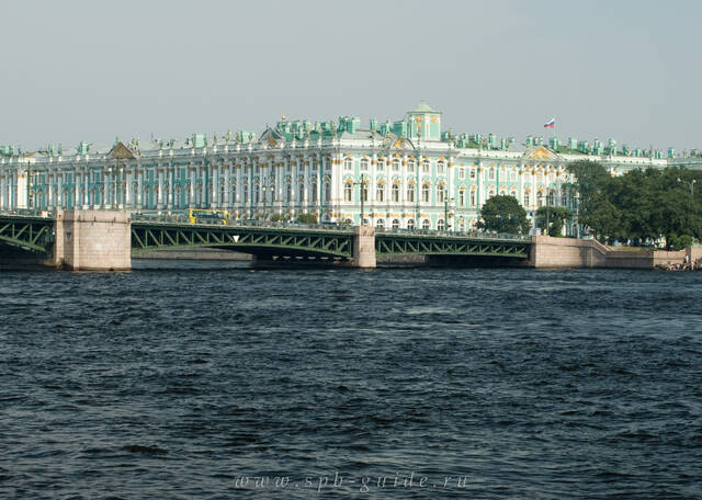 Дворцовый мост и Зимний дворец