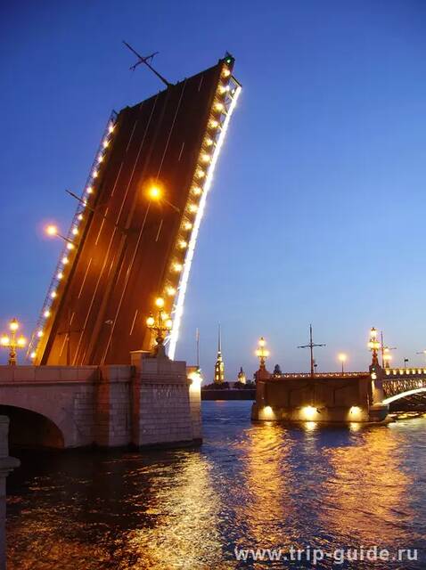 Развод мостов в Санкт-Петербурге, Троицкий мост