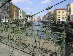 Вид с Банковского мостика на Казанский собор и Спас-на-крови