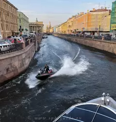 Водные мотоциклы на канале Грибоедова