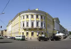 Дом Адамини в Санкт-Петербурге