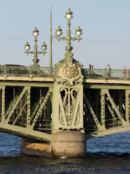 Троицкий мост — опора и фонари