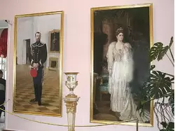Екатерининский дворец, Портреты Николая II и Александры Федоровны