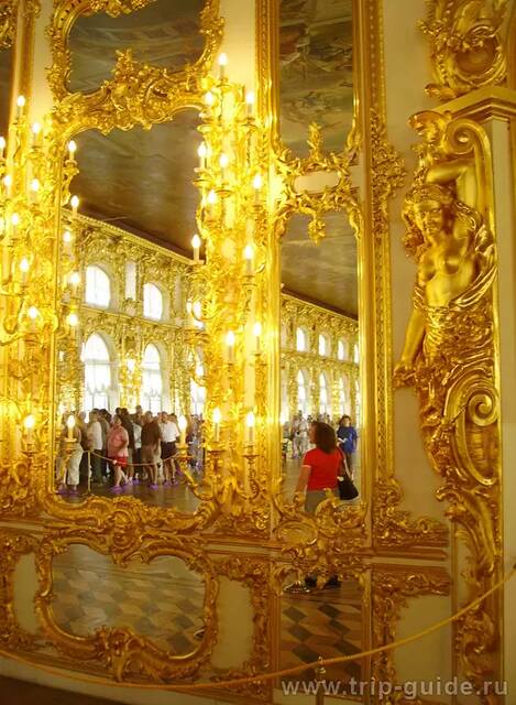 Екатерининский дворец, светильники и зеркала в Большом зале