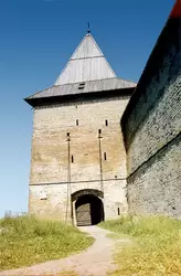 Петрокрепость, Государева башня, вход в крепость