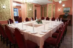 Красный зал ресторана в гостинице «Нептун»