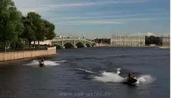 Водные мотоциклы на Неве