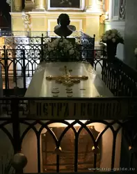 Захоронение Петра I в Петропавловском соборе