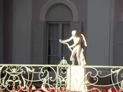 Мраморная скульптура «Амур с луком»