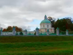 Ораниенбаум. Вид на Церковный павильон Большого дворца с Дворцового проспекта